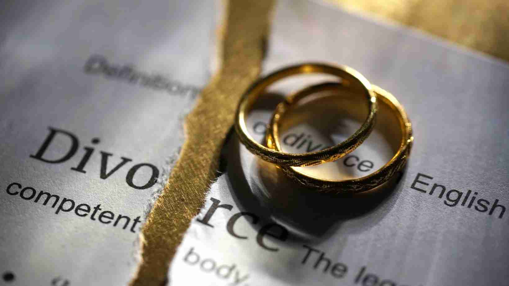 Engagement Rings Kept on divorce papers